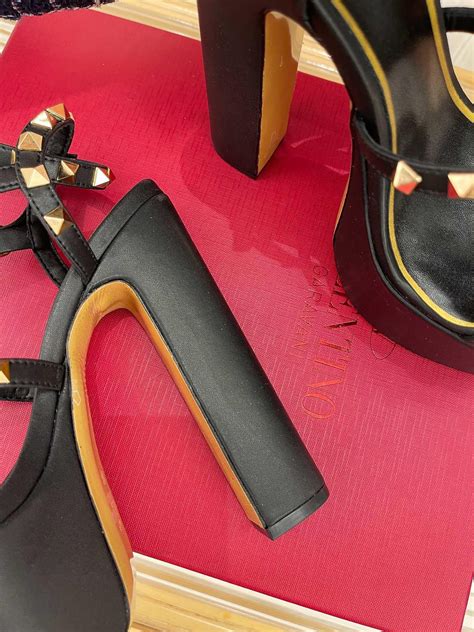 valentino high heels fake